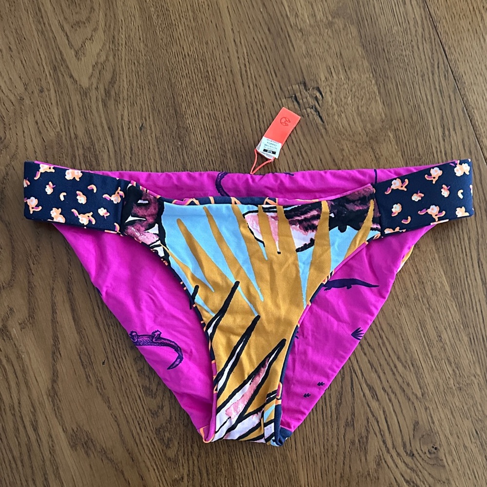 Maaji Reversible Bikini Bottoms. Size Small